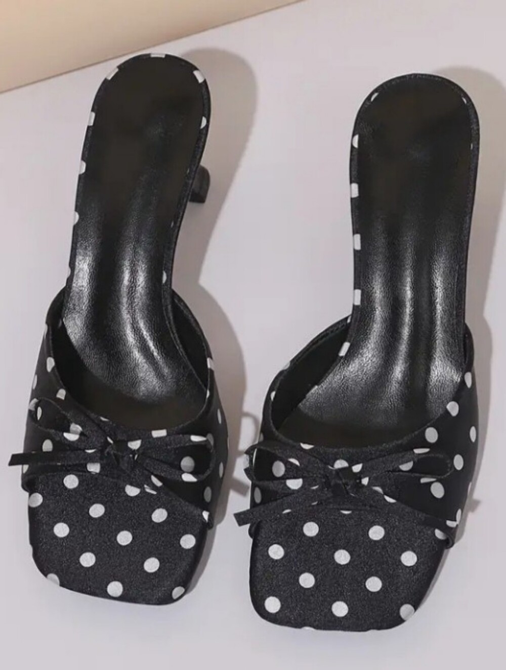 Elegant Women Shoes Classy Lady Shoes A Pair of Women's Polka Dot Sandals